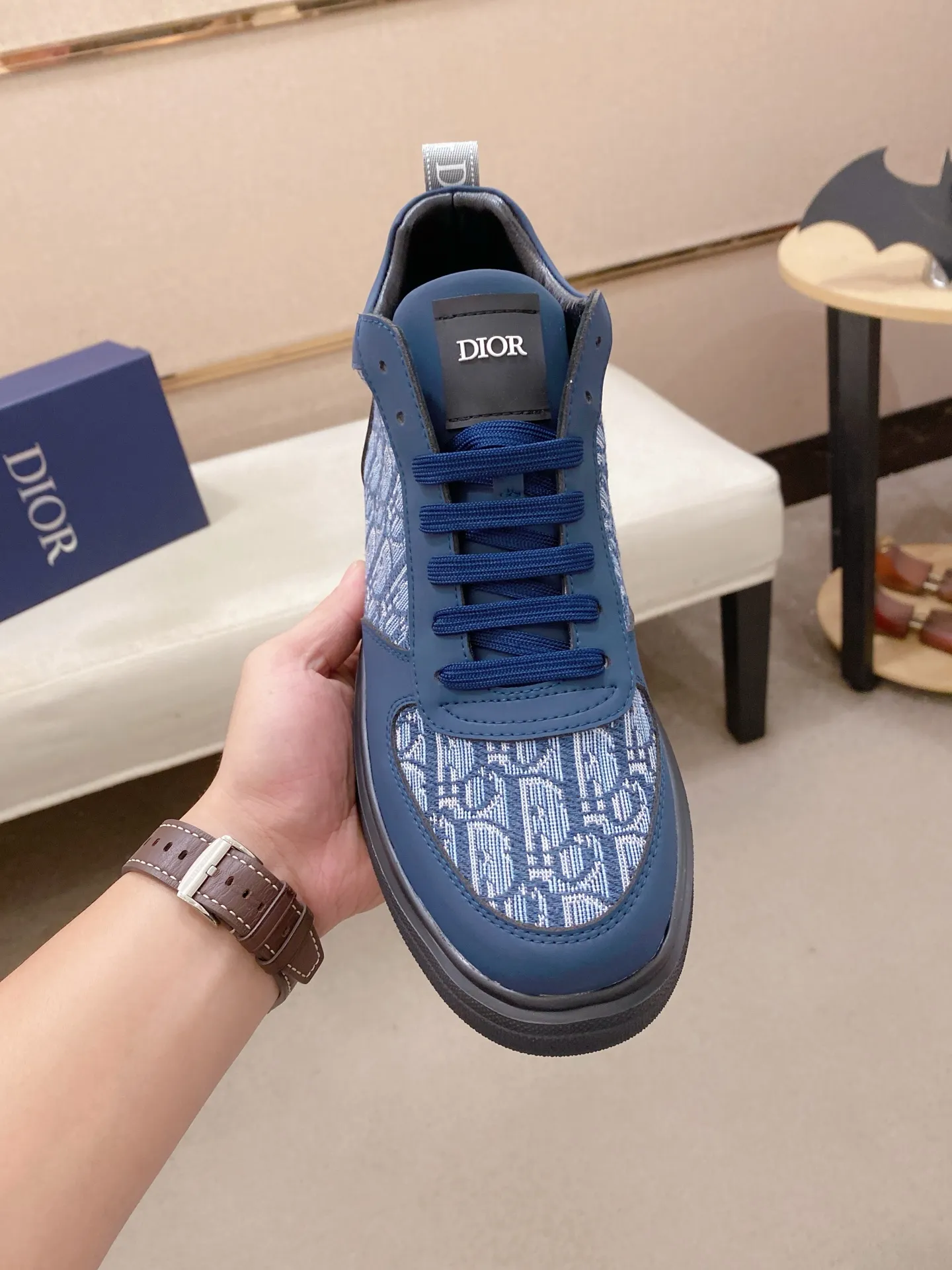 Men's shoes💰 440💰🇮🇹🇮🇹Dior d The new high-tops are on sale at the same time at the counter. The uppers are 🇮🇹 Italian imported first-layer cowhide, and the fully imported sheepskin lining is 💪💪. It is a complete 1⃣️ to 1⃣️ replica 🇮🇹💪💪. ⚠Sole: The original sole is specially provided by the original factory. The exclusive movable molded sole is super comfortable. ⚠Original factory follow-up goods, 🔍🔍high quality, you can enter and exit the counter at will, welcome to compare⚠. Code number:38-44
